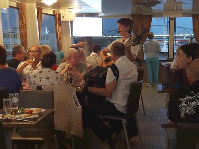 Heurigen Musik auf dem Schiff ...