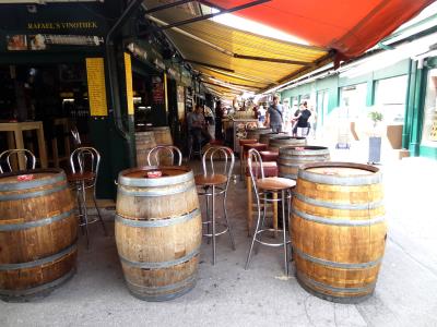 Komm, kehr hier ein auf ein Glaserl Wein ... Komm, kehr hier ein auf ein Glaserl Wein ...