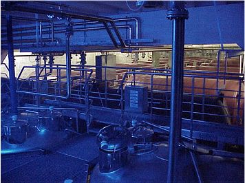 Ghrungstanks in blauem Licht ...