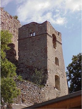 Mchtiger Wachturm ...