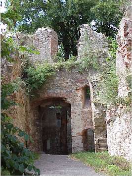 Im inneren Burghof ...