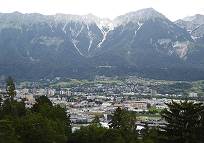 ... und beim Aufstieg zum Schloss wieder DER Blick auf Innsbruck ...