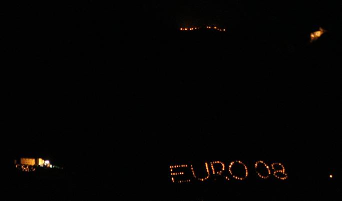 Große Dinge werfen ihre Feuer voraus: Die EURO 2008 wird kommen ...
