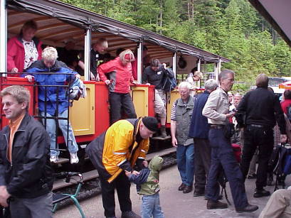 Wieder zurck: Touristenankunft in Seespitz ...