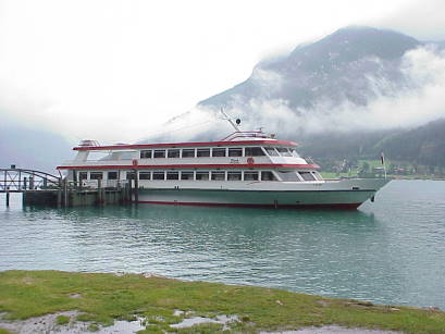 ... wo das Fahrgastschiff "Tirol" bereits auf uns wartet ...