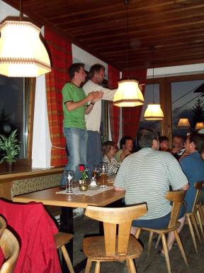 Auf Tischen und Bnken ...