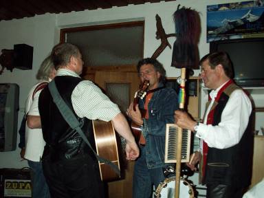 Die "Httenbuam" sind sich auch selbst genug ...