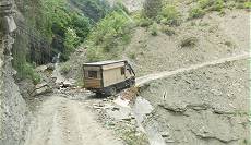 Hier wackelt das Fundament unter dem rechten Hinterrad ... Hier wackelt das Fundament unter dem rechten Hinterrad ...