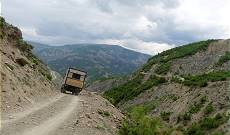 Langsames Fahren reduziert die Kippgefahr ... Langsames Fahren reduziert die Kippgefahr ...