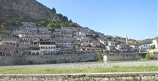 Berat, die "Stadt der Tausend Fenster" ...