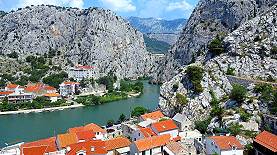 Omiš am Fluss Cetina (Foto: www.pexels.com)