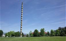 "Unendliche Sule" leicht schief – nach misslungenem Abbruchversuch durch Kommunisten