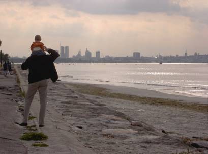  An der Strandpromenade von Pirita ...
