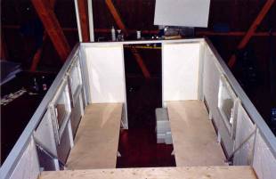 Seitliche Bretter: Sitzgelegenheit und Mbelbefestigungsplattform ...