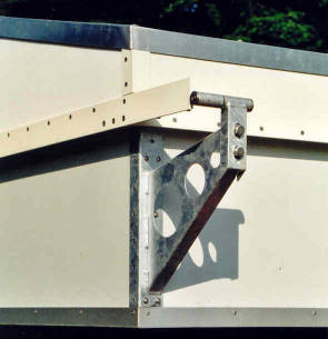 Kragarm mit Drehlager: Das Dach passte auf Anhieb!