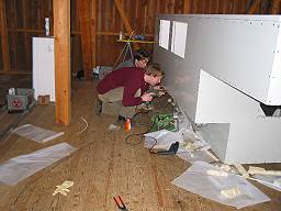 Befestigung der Auenhaut mit Blindnieten ...