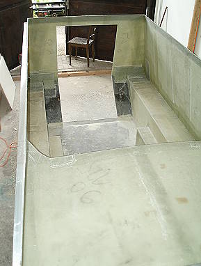 Ausschnitt f�r zweigeteilte T�r ...