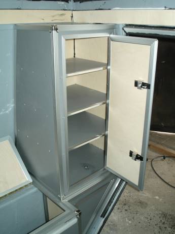 Heruasnehmbarer Schrank ... Heruasnehmbarer Schrank ...