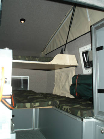 Ca. 50 cm Hhe verfgbar unter oberem Bett ...