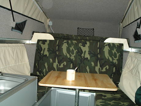 Sitzpolster dient als Zusatzbett ...