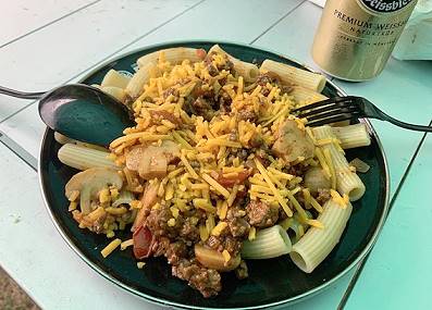 Vor so einer Behausung schmeckt�s immer!