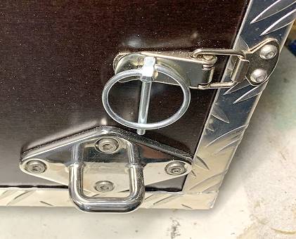 Eine der Sicherungssen zum Anketten ...