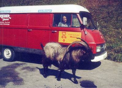 Erstes "Wohnmobil": Ohne Fenster, ohne Isolierung, Lenkung "ohne Worte" ...