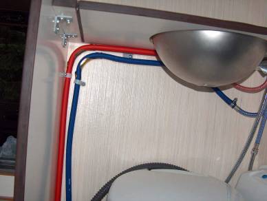 Leitungsfhrung im Bad