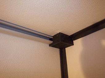 Kabelkanle entlang der Shelter-Kanten ...