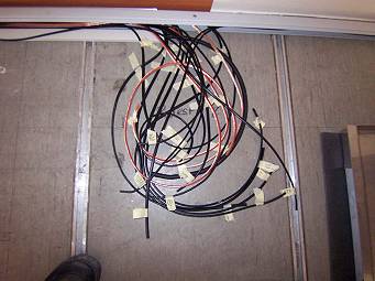 Kabelenden vor dem Durchstieg ...