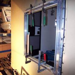 Das Rahmen-Set auf der Kofferseite