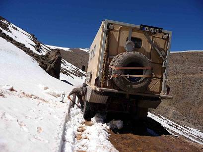 Der Heckträger mit Ersatzrad und zusätzlichem Reifen ... Der Heckträger mit Ersatzrad und zusätzlichem Reifen ...