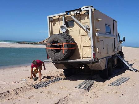 Luft ist schon drauen - da helfen nur noch die Sandbleche ...