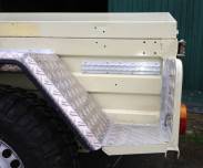 Zwischen Heckleuchten und Kotflgeln Airline Schiene und Plattform