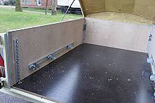 Innenraum aus Sperrholz mit Airline Schienen ...