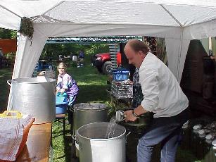 In der Feldkche wird geackert ...