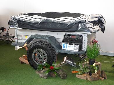 ... und znftigem Zeltanhnger ...