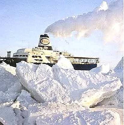 Umgeben von Eiswllen ...