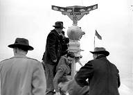 Ein erstes Radarsystem wird installiert ... Ein erstes Radarsystem wird installiert ...