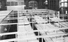 ... in Massen-Krankenlager ...