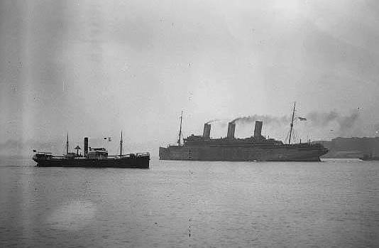 Beginn einer Hllenfahrt: Die USS LEVIATHAN verlsst den Hafen von New York ...