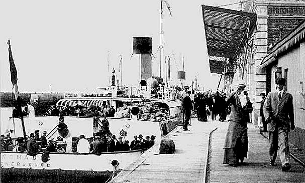 ... und Absetzen der Passagiere in Cherbourg ... und Absetzen der Passagiere in Cherbourg