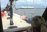 Die Einfahrt nach Emden vor uns ... Die Einfahrt nach Emden vor uns ...