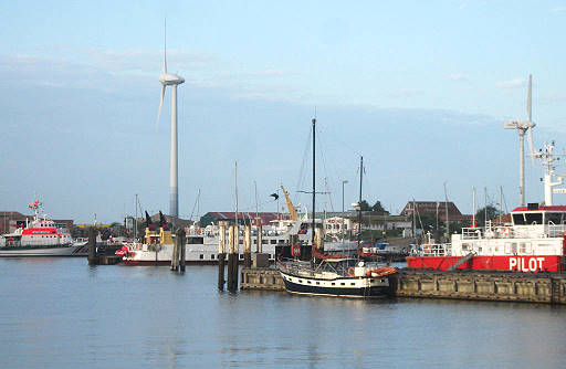 Der Hafenmeister ist vor 08:00 Uhr nicht zu erreichen ... Der Hafenmeister ist vor 08:00 Uhr nicht zu erreichen ...