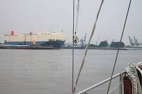 Der Emder Außenhafen naht ... Der Emder Außenhafen naht ...