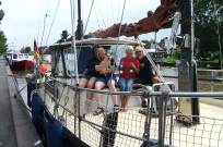 Die Besatzung hat sich ein `Einlaufbier´ verdient ..! ;-)) Die Besatzung hat sich ein `Einlaufbier´ verdient ..! ;-))