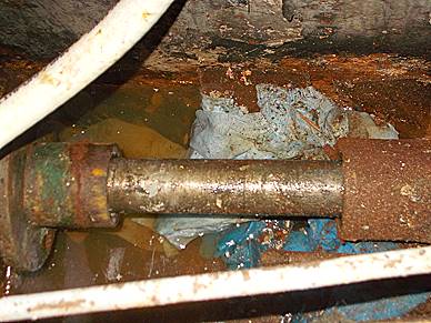 Packungen von Ruderschaft und Welle sind auseinander zu nehmen Packungen von Ruderschaft und Welle sind auseinander zu nehmen