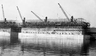 146 Pontons wurden gebaut ... 146 Pontons wurden gebaut ...