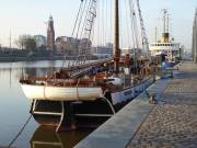 Am Hafen von Bremerhaven: Blick auf den Loschenturm ...