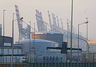 Portalkrne und Containerhafen ...